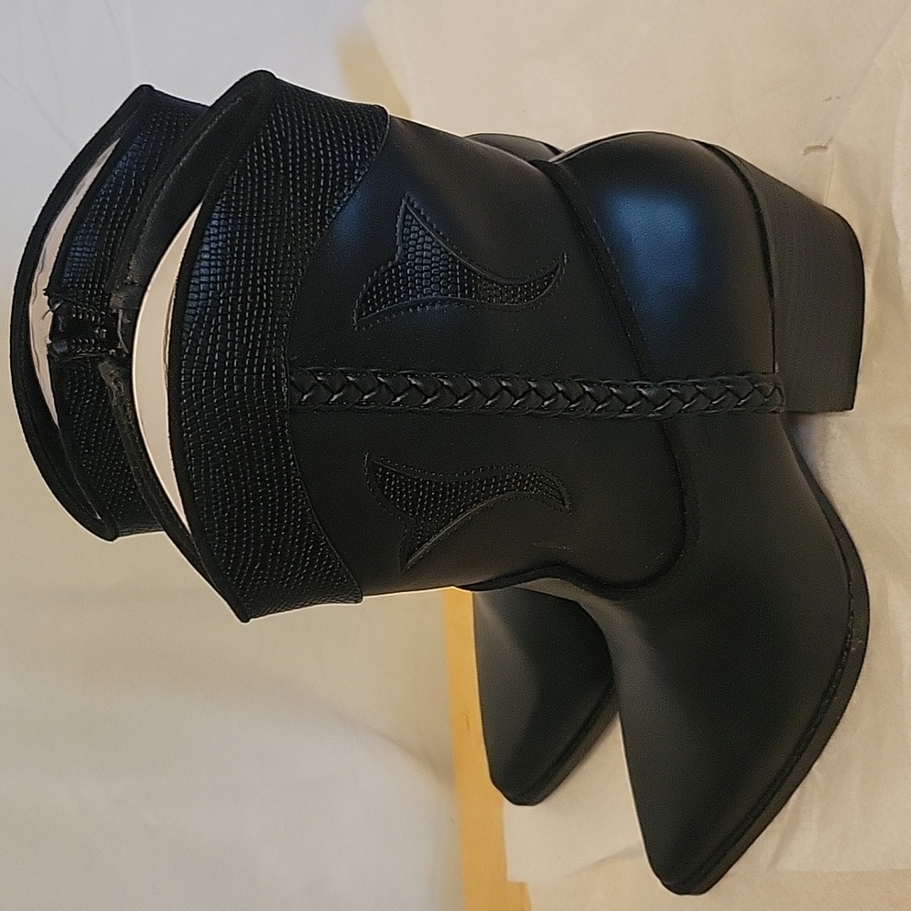 Universal Thread Boots - Picture 3 of 6